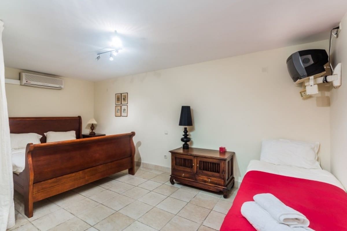 5 sypialnia Willa na sprzedaż w Marbella z basenem garażem - 1 950 000 € (Ref: 9725505)