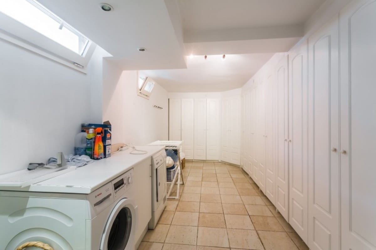 5 sypialnia Willa na sprzedaż w Marbella z basenem garażem - 1 950 000 € (Ref: 9725505)