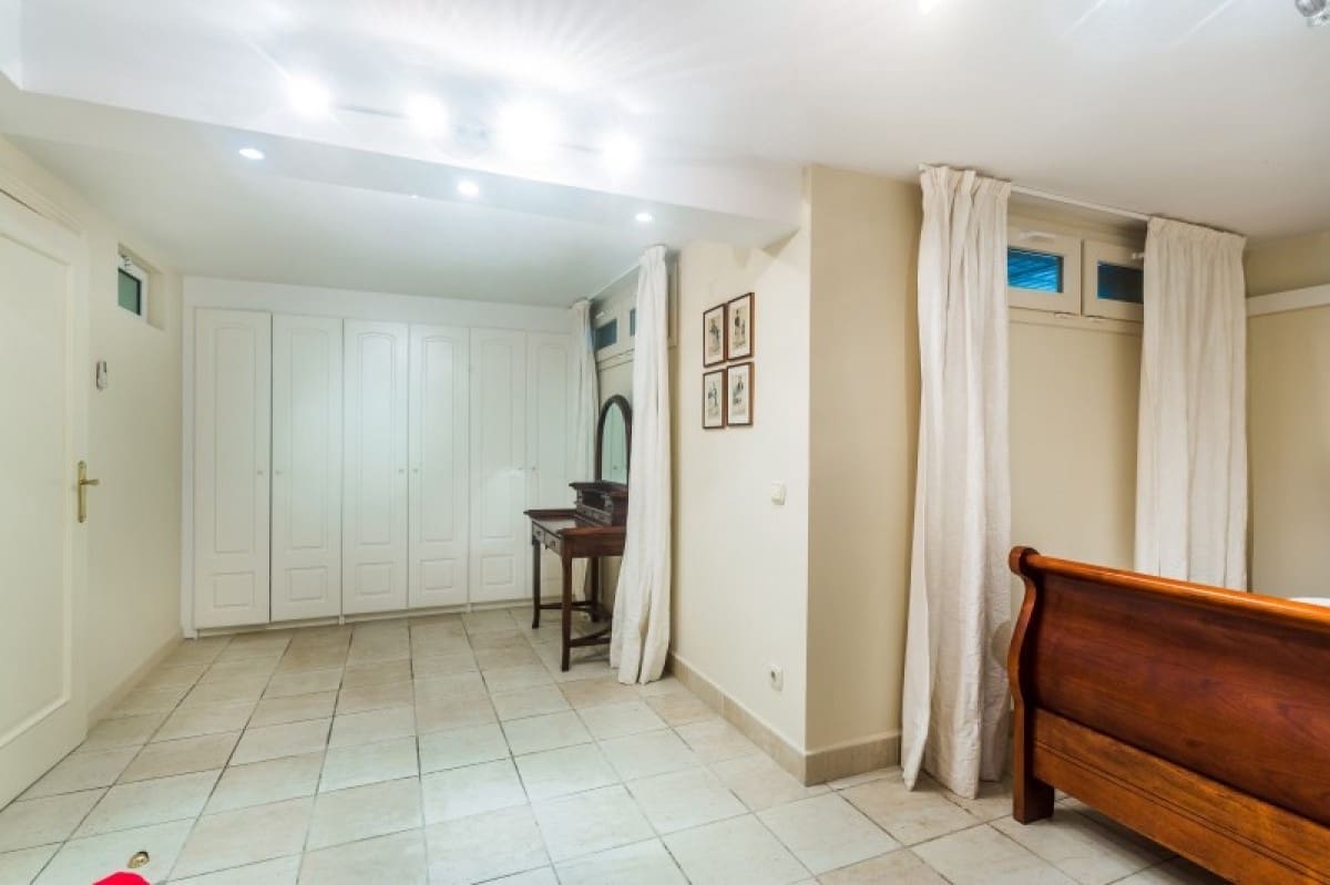 5 sypialnia Willa na sprzedaż w Marbella z basenem garażem - 1 950 000 € (Ref: 9725505)