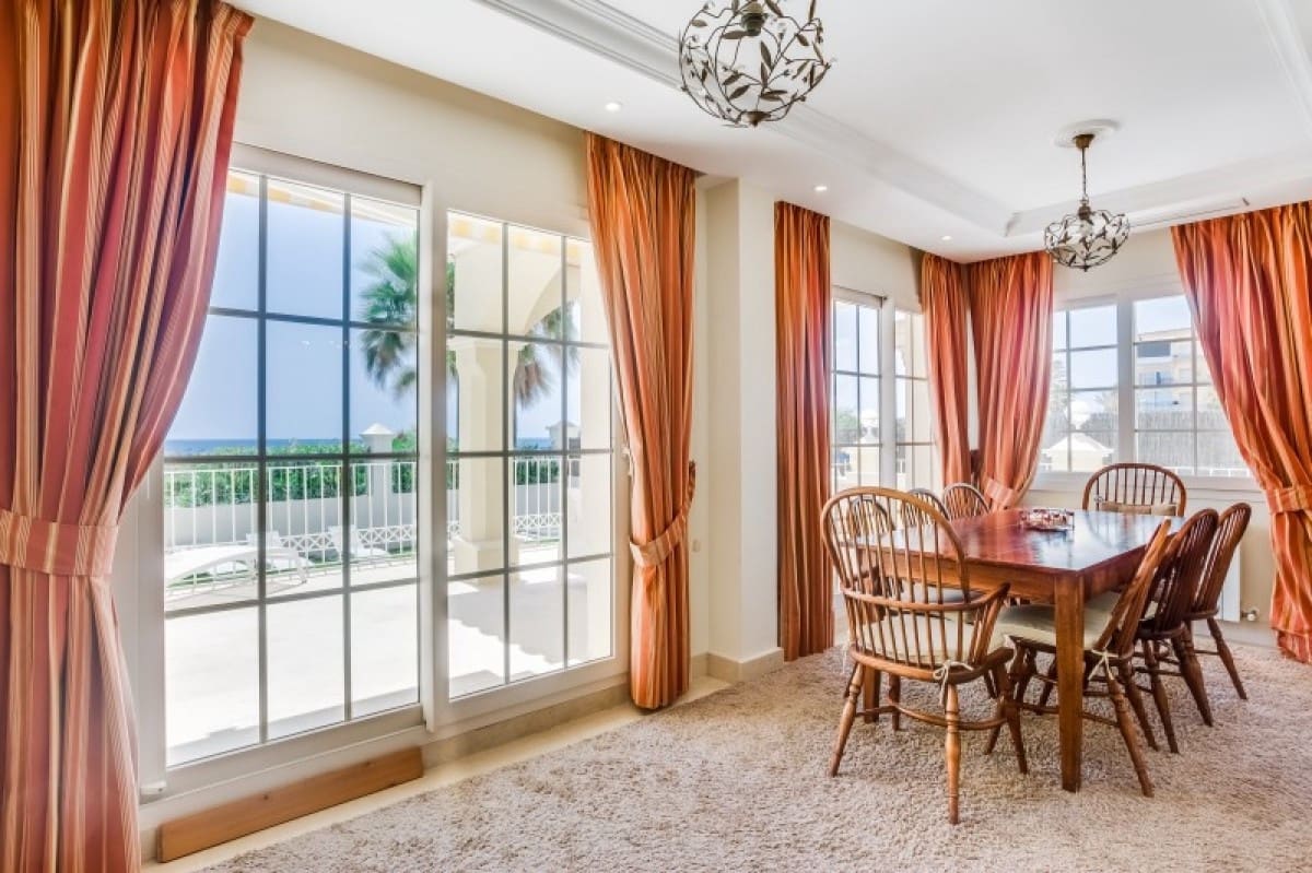 5 sypialnia Willa na sprzedaż w Marbella z basenem garażem - 1 950 000 € (Ref: 9725505)