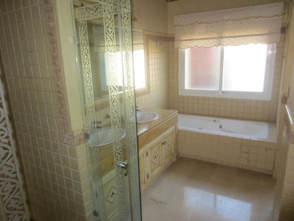 6 soveværelse Villa til salg i Marbella med swimmingpool - € 1.950.000 (Ref: 9725508)