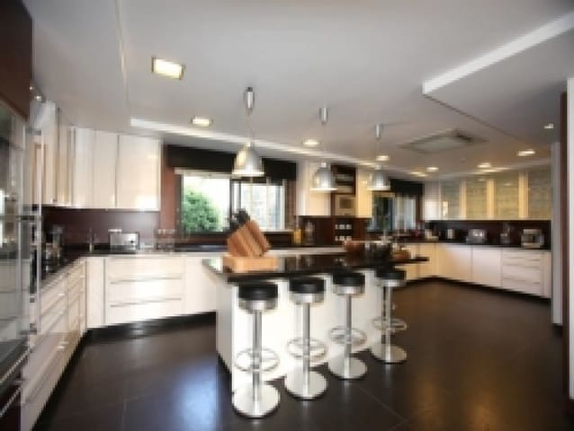 6 chambre Villa/Maison à vendre à Marbella avec piscine garage - 3 200 000 € (Ref: 9725513)