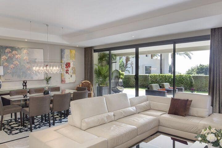 3 sypialnia Apartament na sprzedaż w Marbella z basenem - 1 200 000 € (Ref: 9725517)