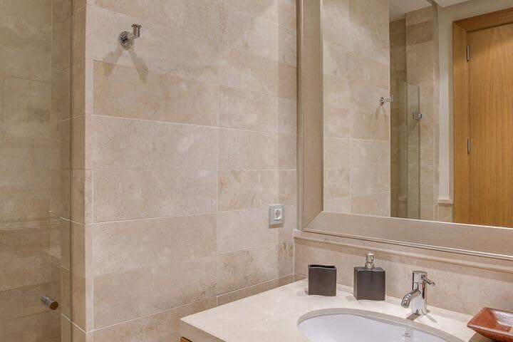 3 sypialnia Apartament na sprzedaż w Marbella z basenem - 1 200 000 € (Ref: 9725517)