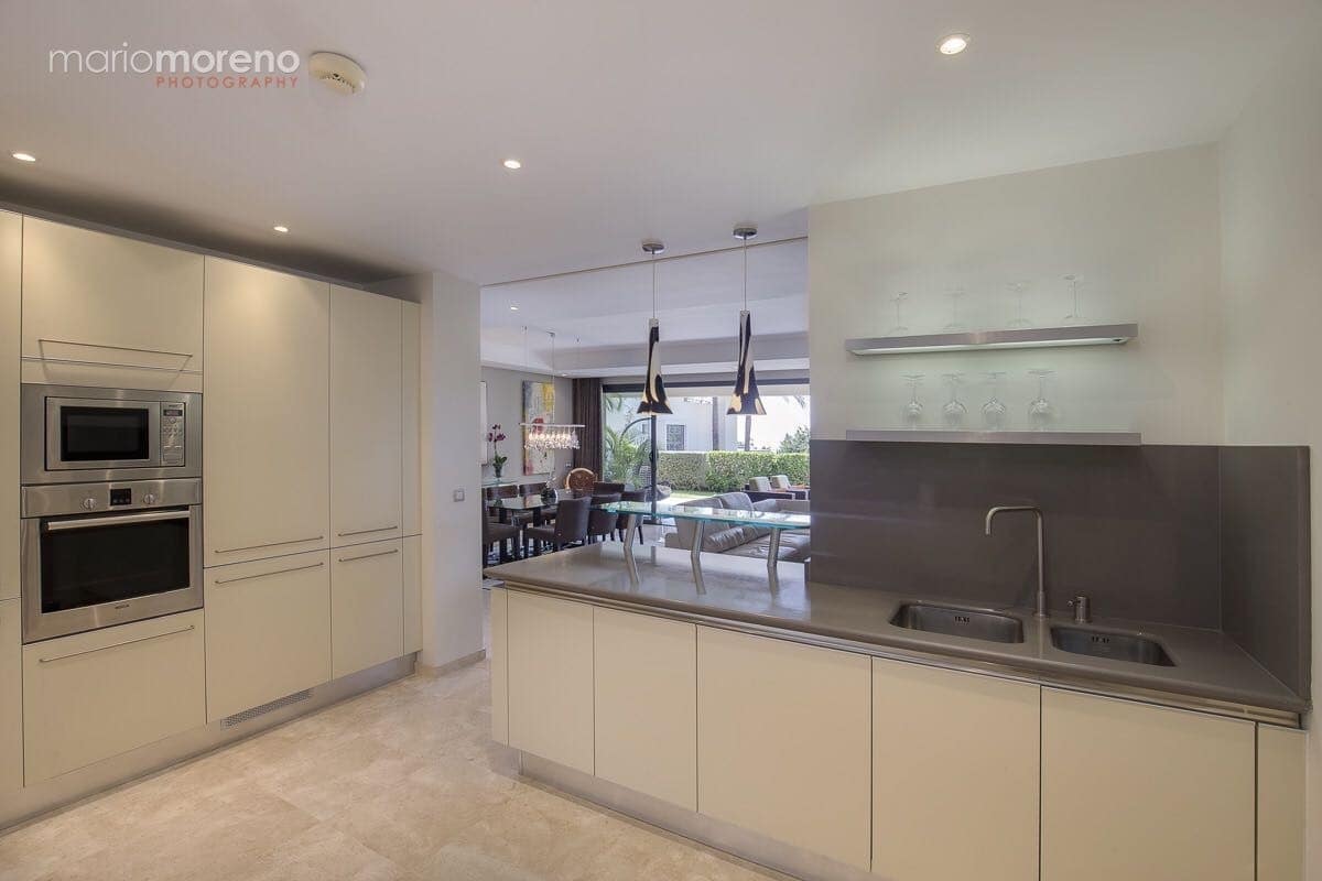 3 sypialnia Apartament na sprzedaż w Marbella z basenem - 1 200 000 € (Ref: 9725517)