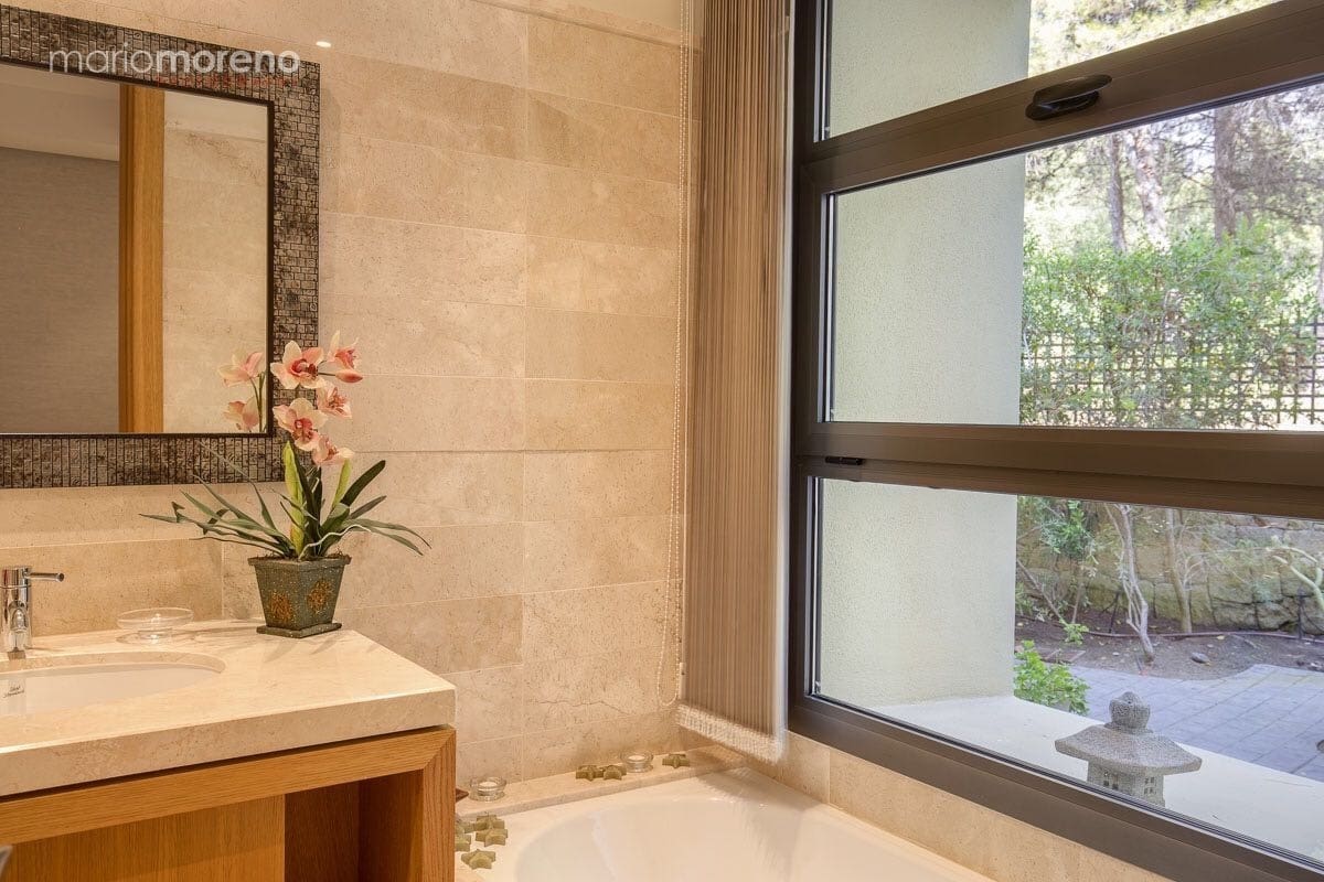 3 sypialnia Apartament na sprzedaż w Marbella z basenem - 1 200 000 € (Ref: 9725517)