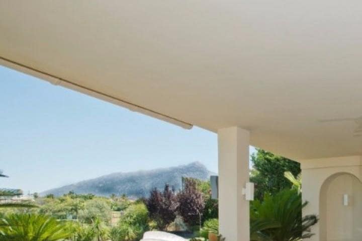 5 soveværelse Villa til salg i Marbella med swimmingpool garage - € 2.499.000 (Ref: 9725518)