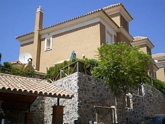 3 soveværelse Villa til salg i Marbella med swimmingpool - € 479.500 (Ref: 9725525)