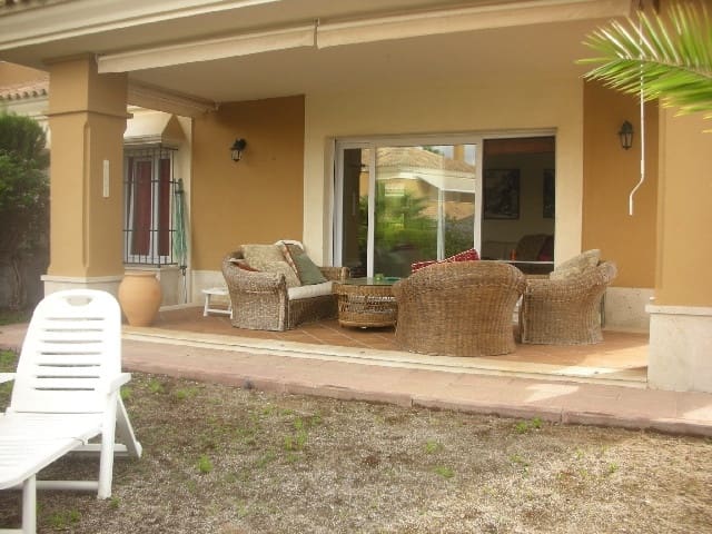 3 soveværelse Villa til salg i Marbella med swimmingpool - € 479.500 (Ref: 9725525)