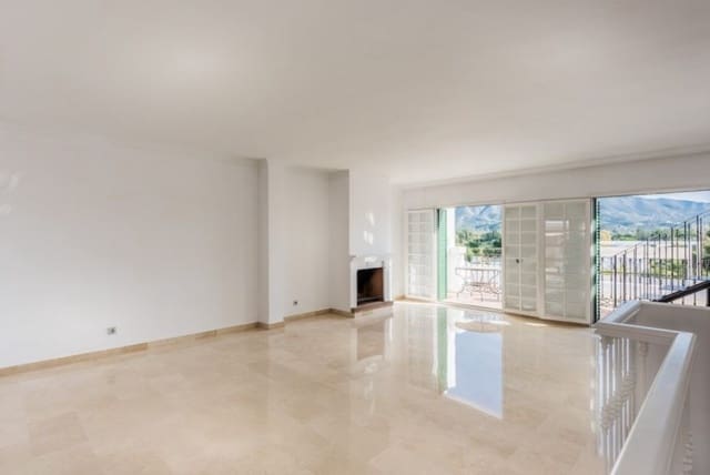 3 chambre Maison de Ville à vendre à Marbella avec piscine garage - 475 000 € (Ref: 9725526)