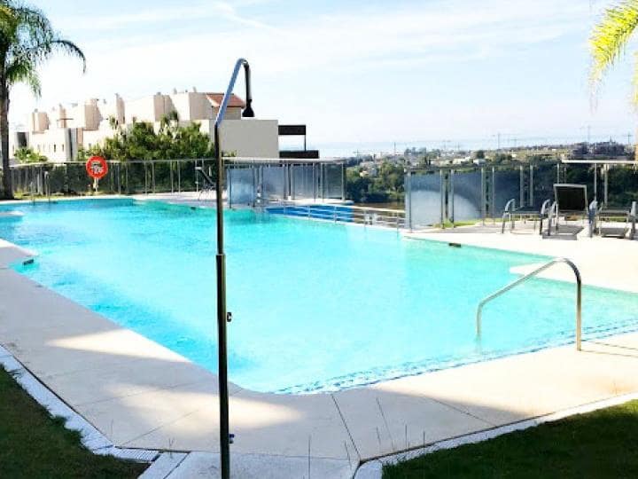 2 soverom Leilighet til salgs i Benahavis med svømmebasseng garasje - € 340 000 (Ref: 9725527)