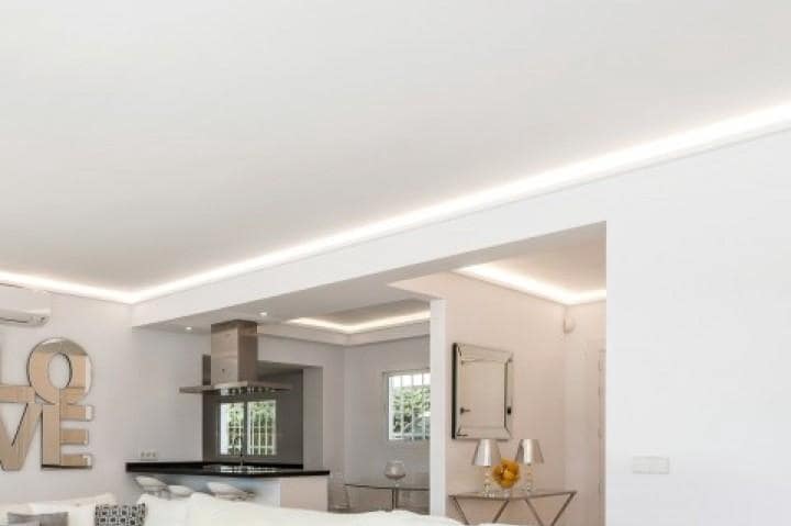 5 bedroom Villa for sale in Marbella with pool garage - € 2,650,000 (Ref: 9725533)