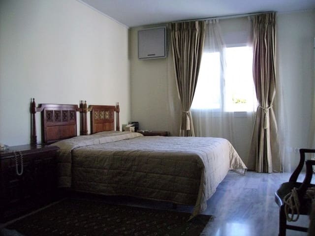 3 chambre Penthouse à vendre à Marbella avec piscine garage - 599 000 € (Ref: 9725549)