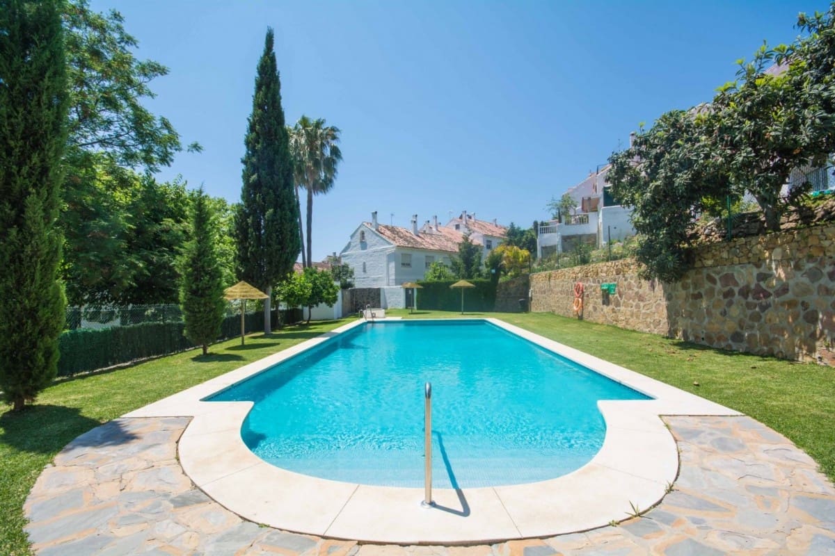 4 bedroom Townhouse for sale in Marbella with pool - € 398,500 (Ref: 9725551)