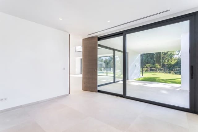 Chalet de 4 habitaciones en Estepona en venta con piscina garaje - 2.700.000 € (Ref: 9725558)