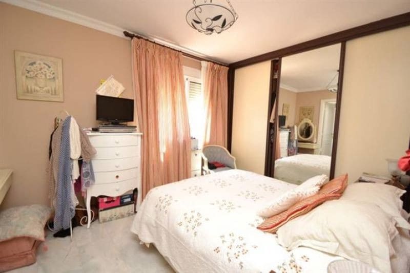 3 bedroom Townhouse for sale in Marbella with pool - € 389,000 (Ref: 9725560)