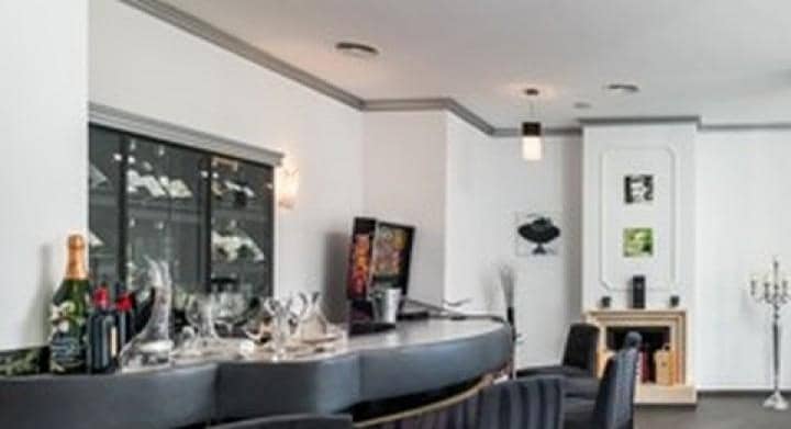 4 bedroom Villa for sale in Marbella with pool - € 1,875,000 (Ref: 9725563)