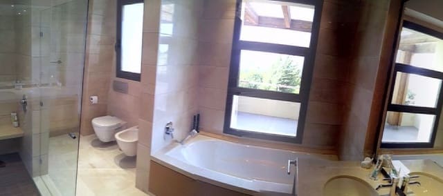 3 slaapkamer Penthouse te koop in Marbella met zwembad - € 1.700.000 (Ref: 9725568)