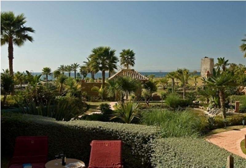 3 quarto Apartamento para venda em Estepona com piscina - 1 095 000 € (Ref: 9725574)