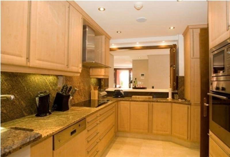 3 quarto Apartamento para venda em Estepona com piscina - 1 095 000 € (Ref: 9725574)