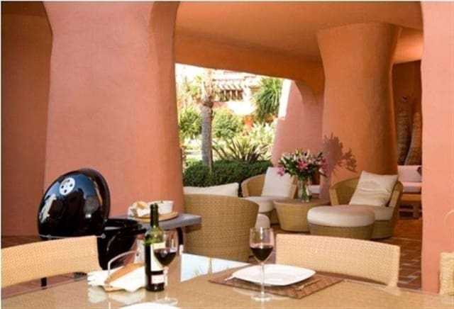 3 quarto Apartamento para venda em Estepona com piscina - 1 095 000 € (Ref: 9725574)