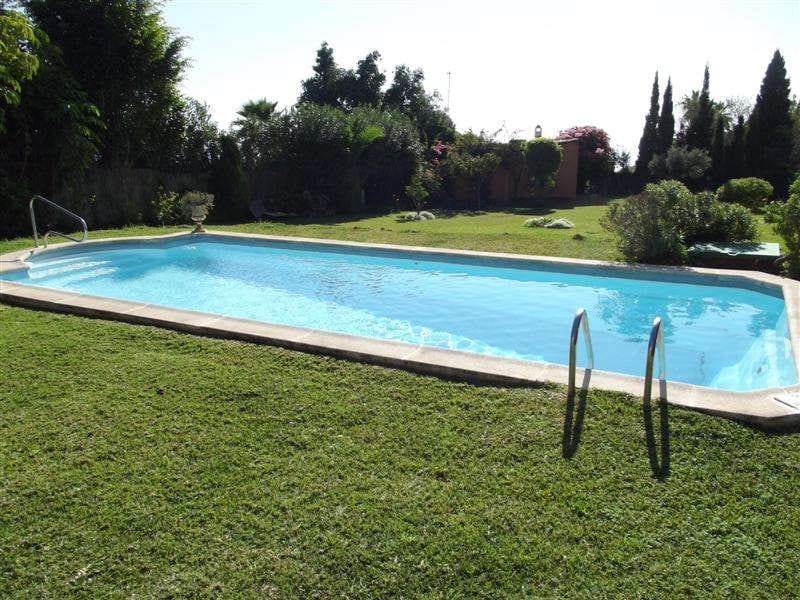 10 slaapkamer Finca/Landhuis te koop in Marbella met zwembad - € 2.600.000 (Ref: 9725579)