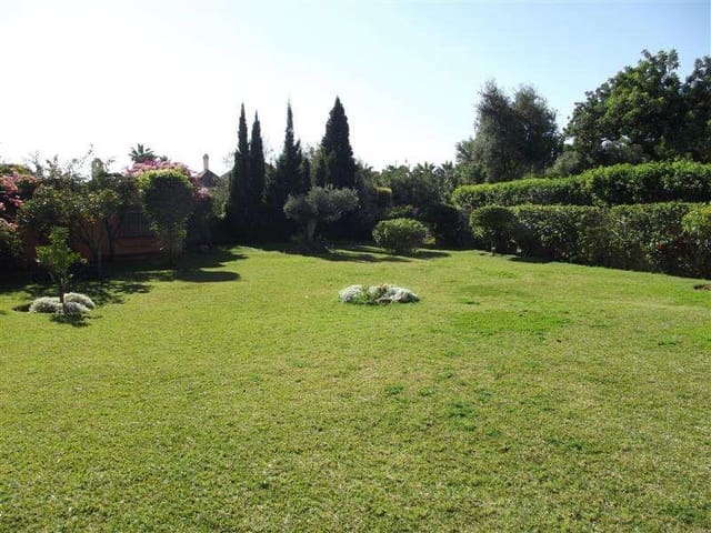 10 slaapkamer Finca/Landhuis te koop in Marbella met zwembad - € 2.600.000 (Ref: 9725579)