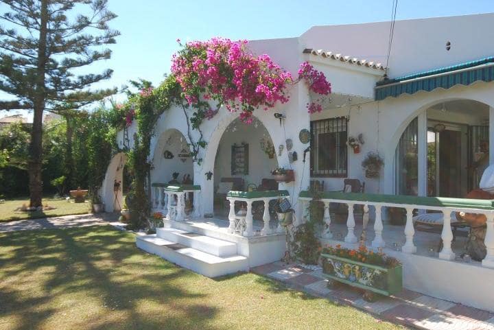4 slaapkamer Villa te koop in Estepona met zwembad - € 550.000 (Ref: 9725581)