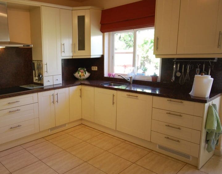 4 chambre Villa/Maison à vendre à Estepona avec piscine - 550 000 € (Ref: 9725581)