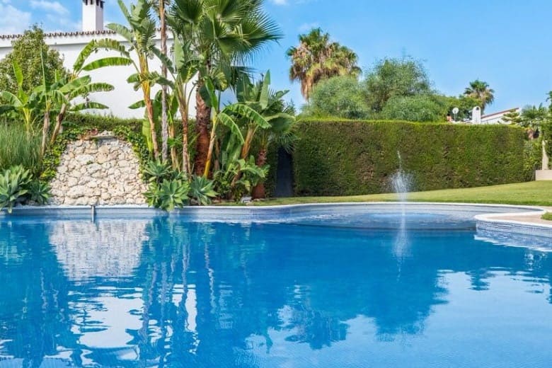 4 chambre Villa/Maison à vendre à Estepona avec piscine - 550 000 € (Ref: 9725581)