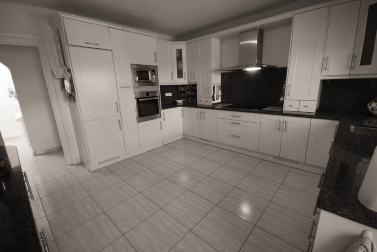 4 chambre Villa/Maison à vendre à Estepona avec piscine - 550 000 € (Ref: 9725581)