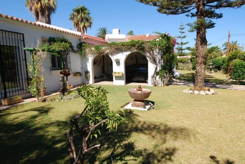 4 chambre Villa/Maison à vendre à Estepona avec piscine - 550 000 € (Ref: 9725581)