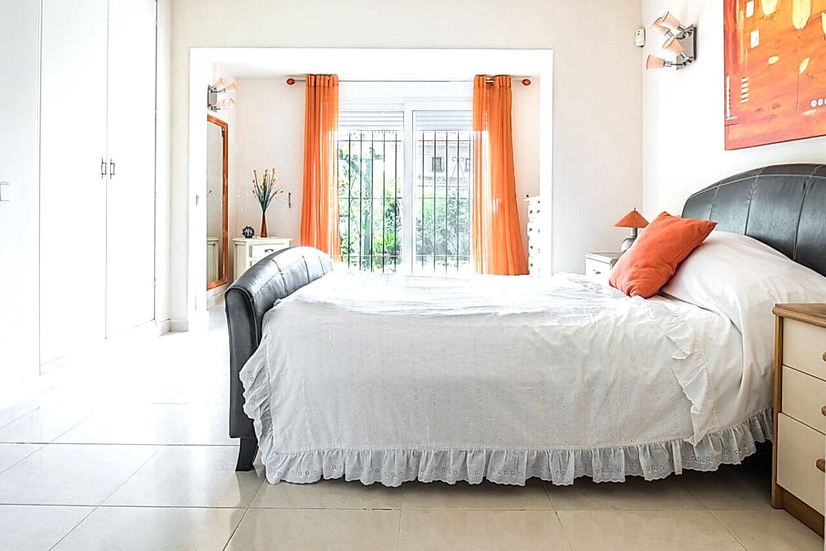 4 chambre Villa/Maison à vendre à Estepona avec piscine - 550 000 € (Ref: 9725581)