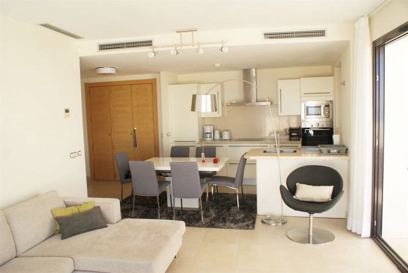 2 sypialnia Penthouse na sprzedaż w Marbella z basenem garażem - 395 000 € (Ref: 9725582)