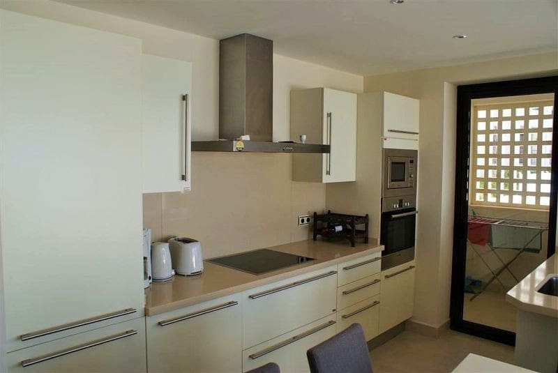 2 sypialnia Penthouse na sprzedaż w Marbella z basenem garażem - 395 000 € (Ref: 9725582)