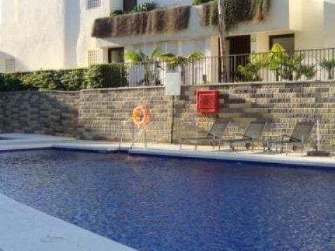 Apartamento de 3 habitaciones en Marbella en venta con piscina - 475.000 € (Ref: 9725583)