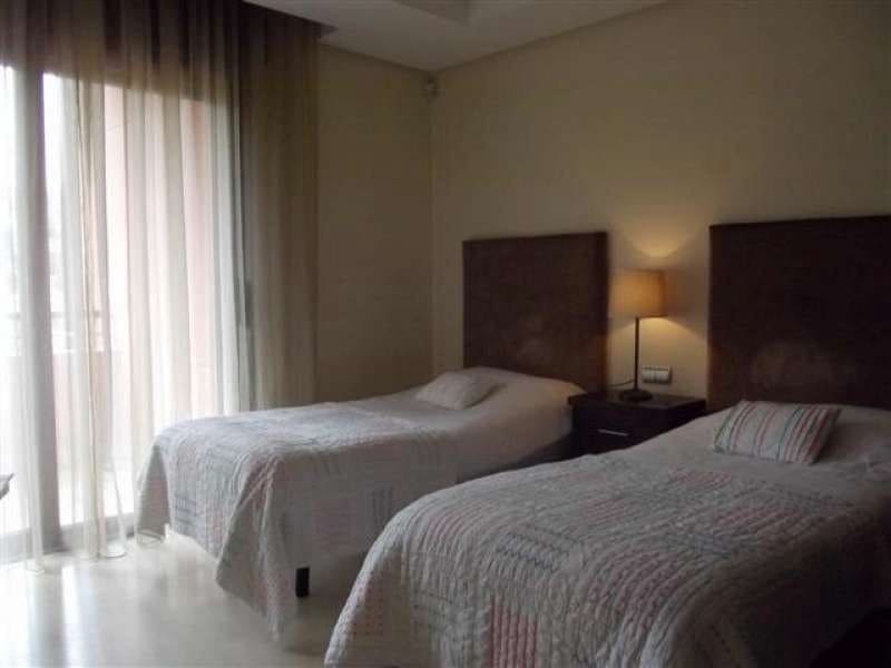 3 Zimmer Apartment zu verkaufen in Puerto Banus mit Pool - 1.595.000 € (Ref: 9725584)