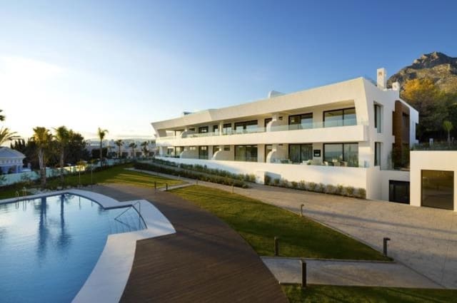 Ático de 4 habitaciones en Marbella en venta con piscina - 2.975.000 € (Ref: 9725588)