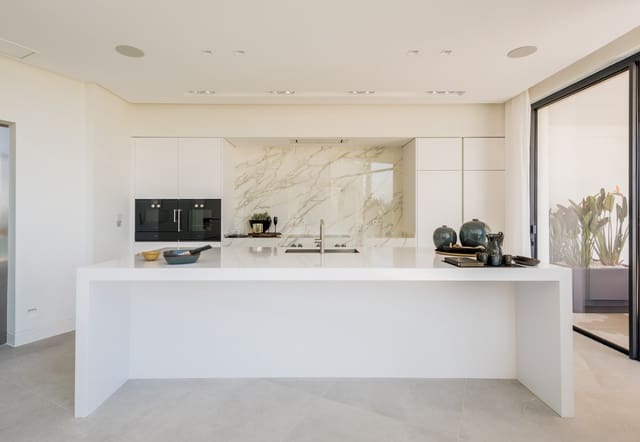 6 bedroom Villa for sale in Benahavís with pool garage - € 3,750,000 (Ref: 9725595)