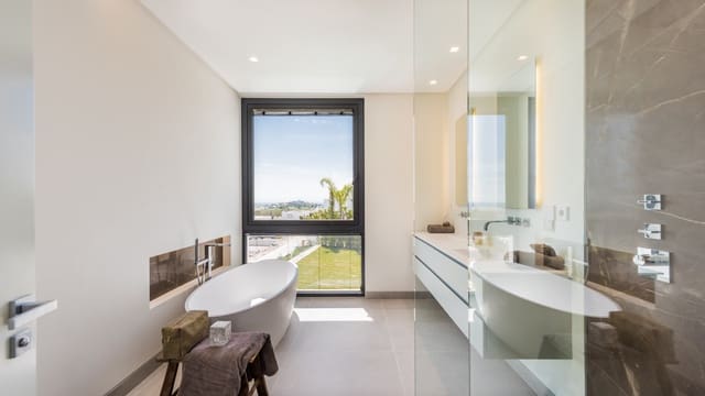 6 bedroom Villa for sale in Benahavís with pool garage - € 3,750,000 (Ref: 9725595)