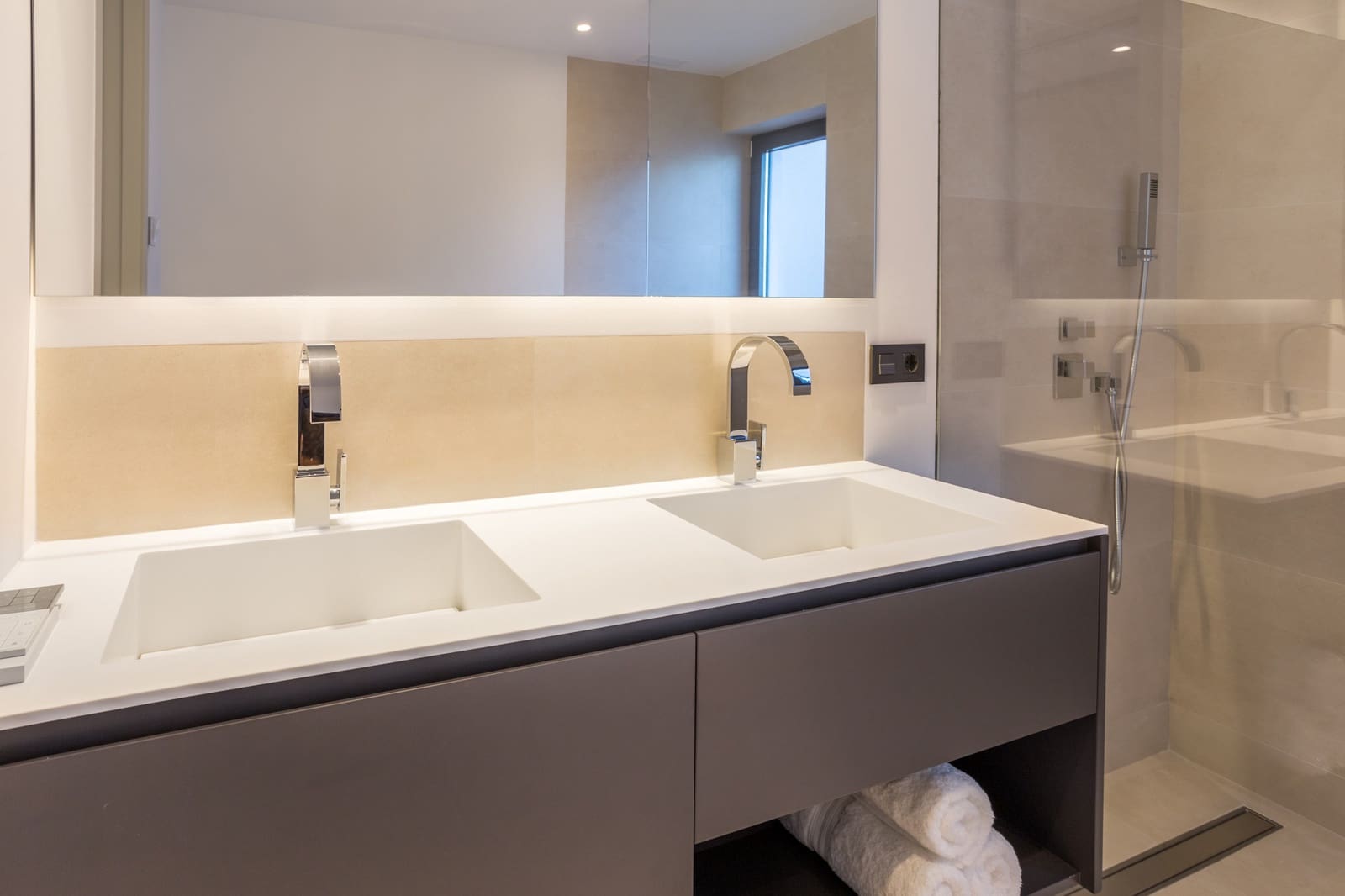 2 chambre Penthouse à vendre à Puerto Banus avec piscine garage - 999 000 € (Ref: 9725607)