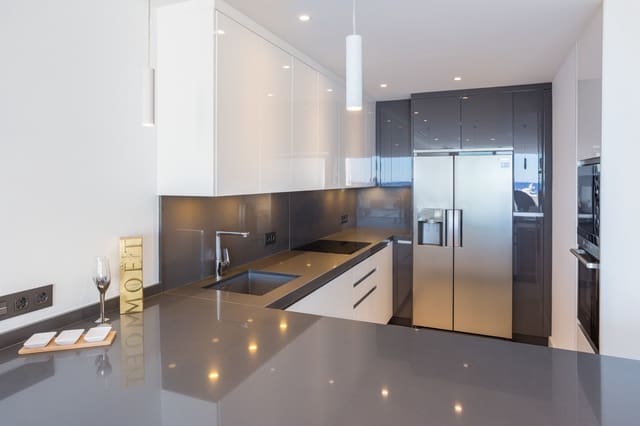 2 chambre Penthouse à vendre à Puerto Banus, Marbella avec piscine garage - 999 000 € (Ref: 9725607)