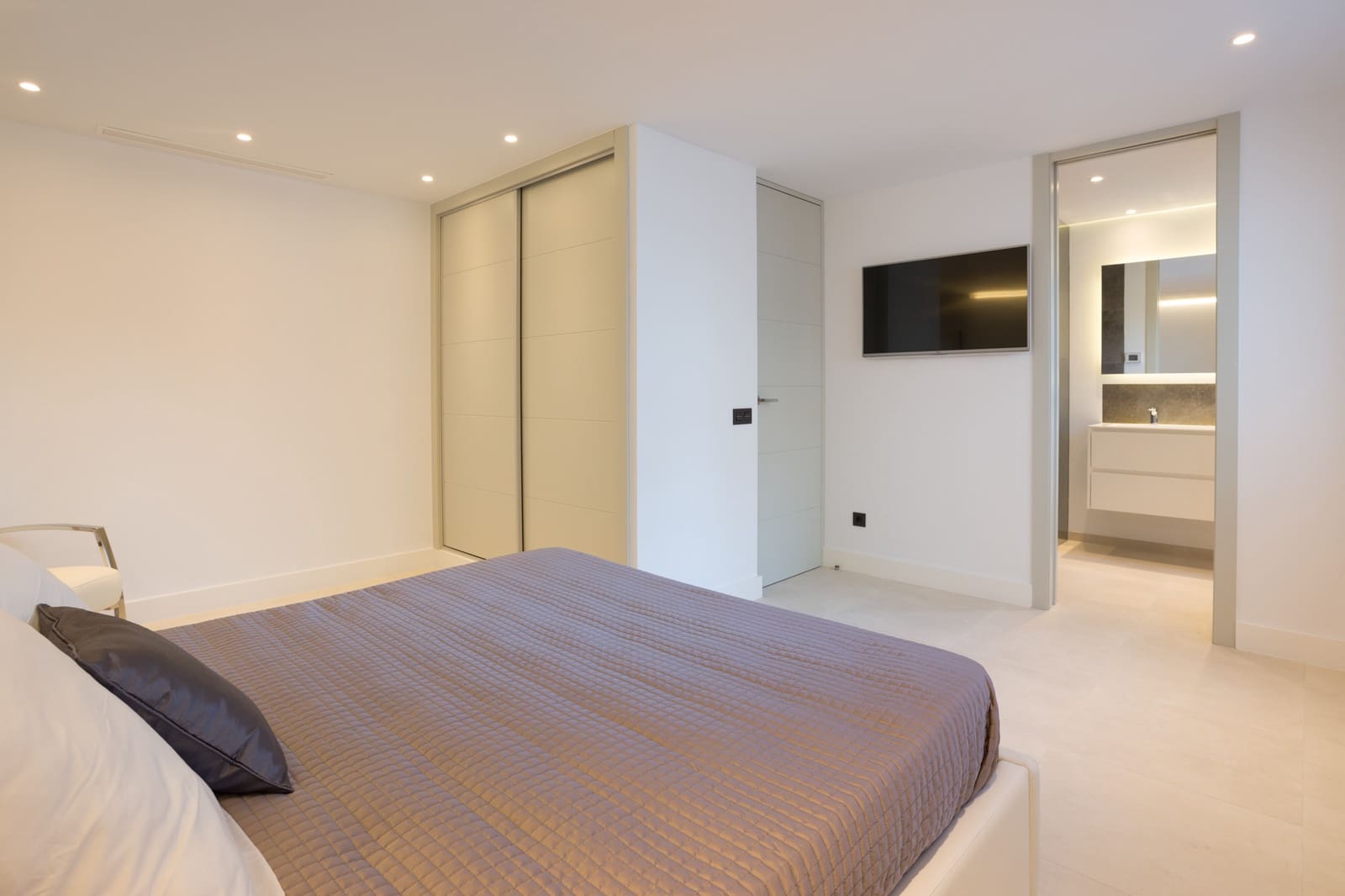 2 chambre Penthouse à vendre à Puerto Banus avec piscine garage - 999 000 € (Ref: 9725607)