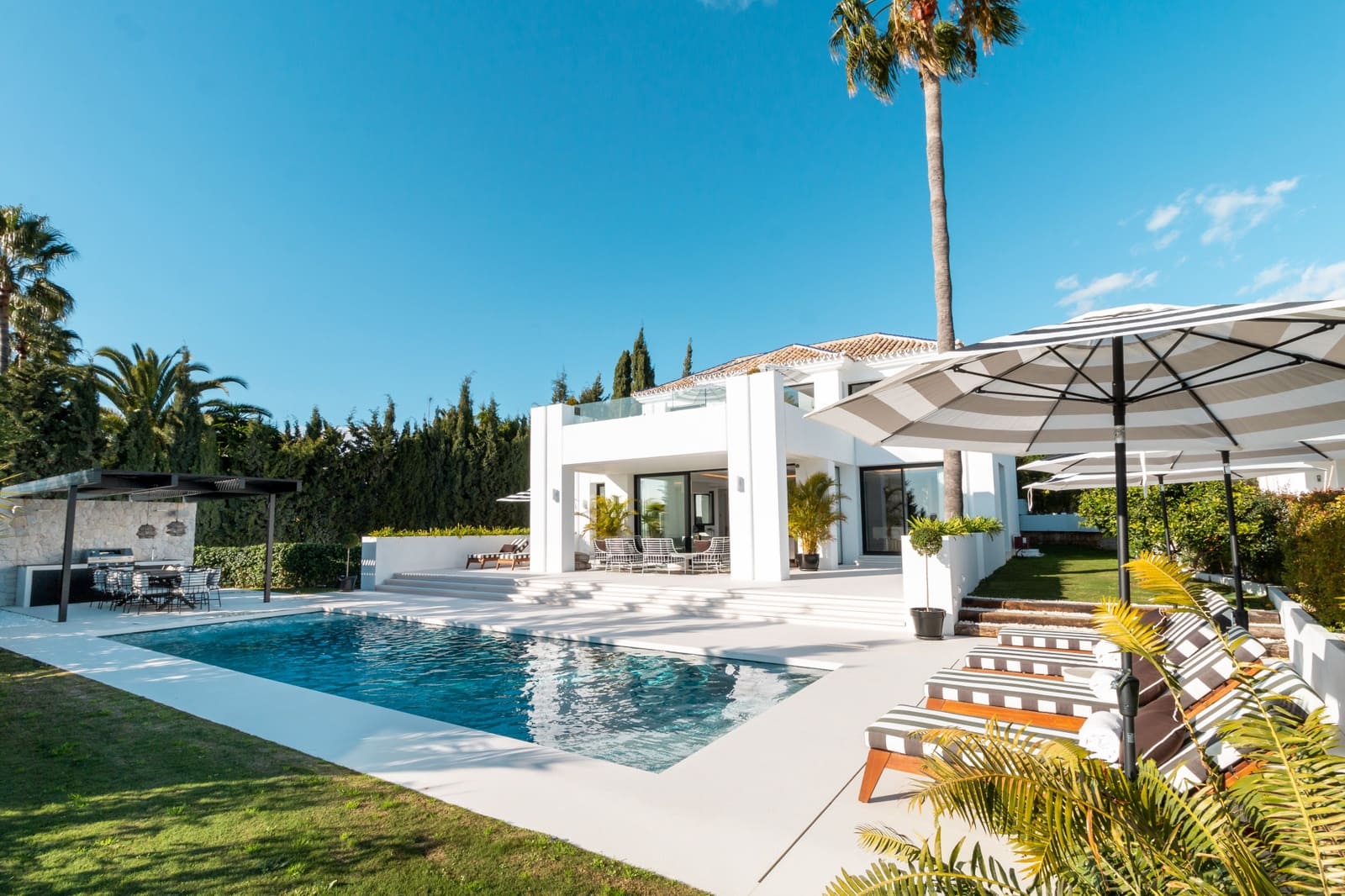 5 soveværelse Villa til salg i Nueva Andalucia med swimmingpool garage - € 3.995.000 (Ref: 9725608)