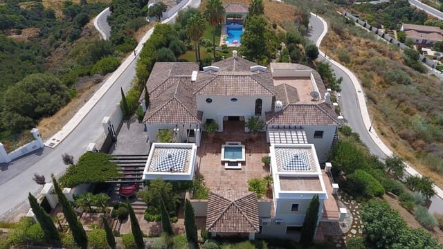 6 bedroom Villa for sale in Benahavís with pool garage - € 3,450,000 (Ref: 9725610)