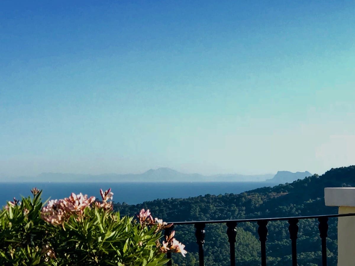 6 bedroom Villa for sale in Benahavis with pool garage - € 3,450,000 (Ref: 9725610)