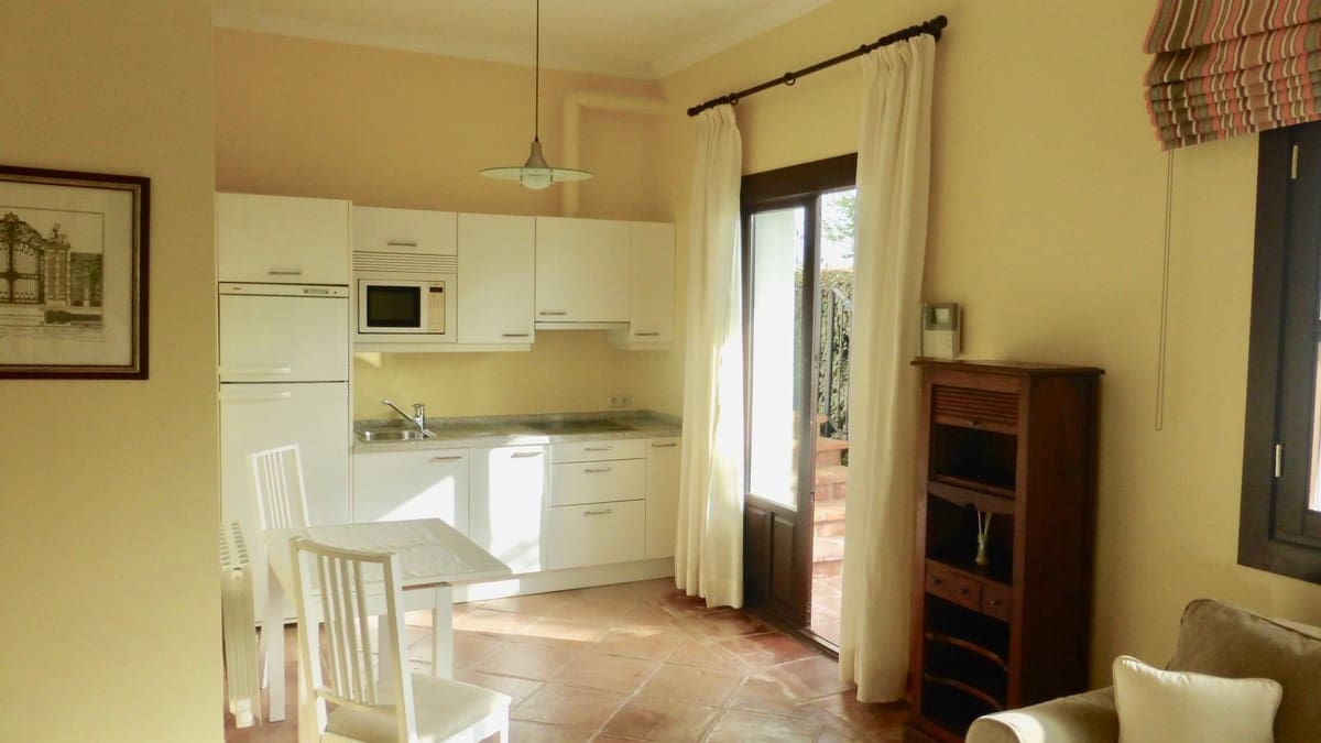 6 bedroom Villa for sale in Benahavis with pool garage - € 3,450,000 (Ref: 9725610)