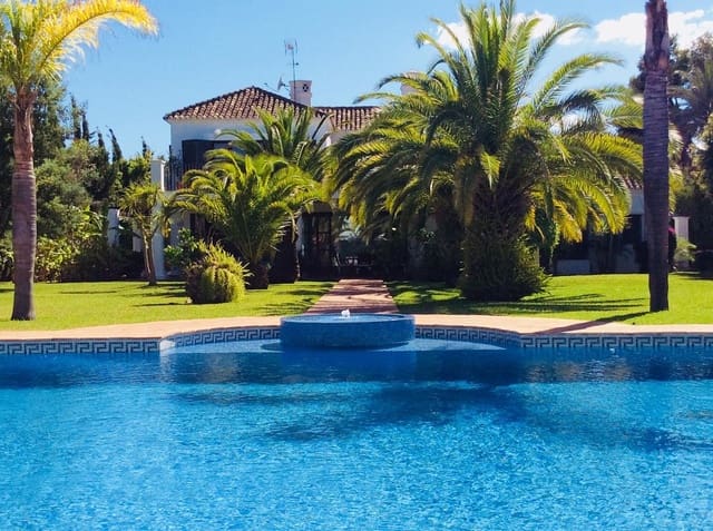 Chalet de 6 habitaciones en Guadalmina Baja, Marbella en venta con piscina garaje - 4.900.000 € (Ref: 9725614)