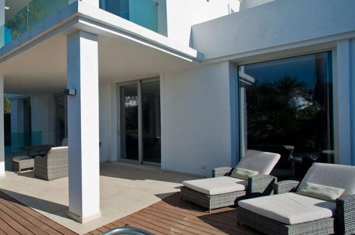Chalet de 4 habitaciones en Marbella en venta con piscina garaje - 1.995.000 € (Ref: 9725629)