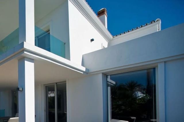 Chalet de 4 habitaciones en Marbella en venta con piscina garaje - 1.995.000 € (Ref: 9725629)